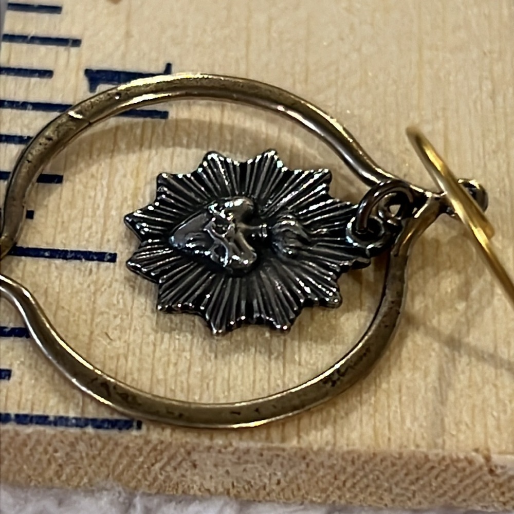 Tara Gasparian Jewelry Sacre Couet small earrings - Picture 7 of 7